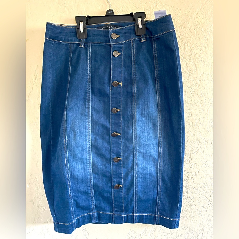 Denim pencil skirt with elastane.  Stretchy size S (8)